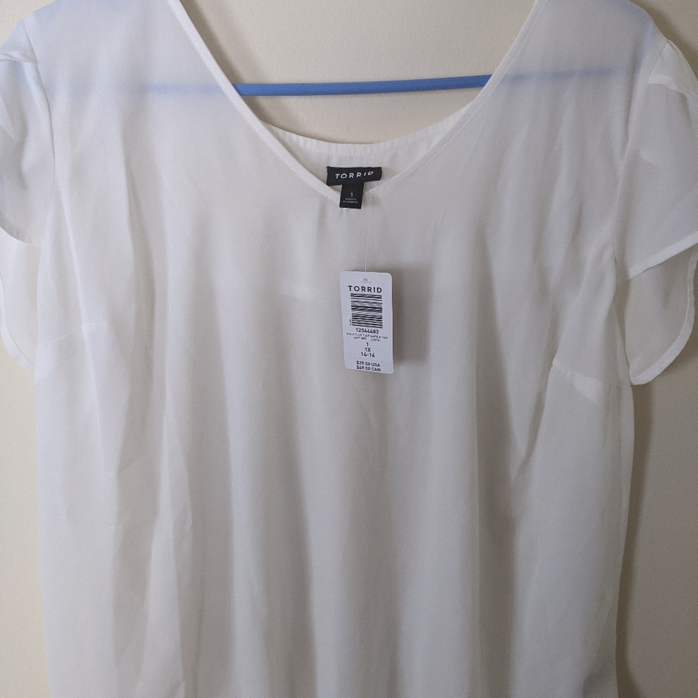 Torrid white blouse size 1 (Torrid sizing)